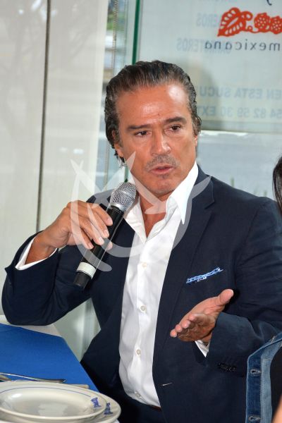 René Casados es Tuyo