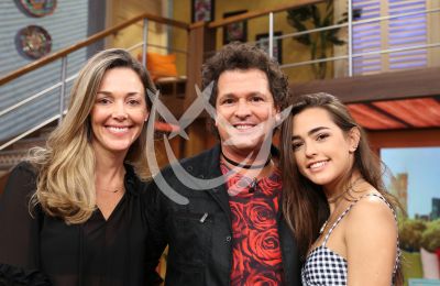 Carlos Vives con su esposa y su hija
