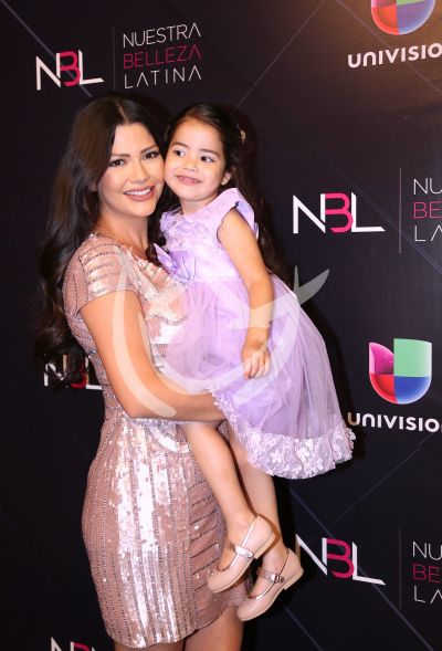 Ana Patricia e hija Giulietta en NBL