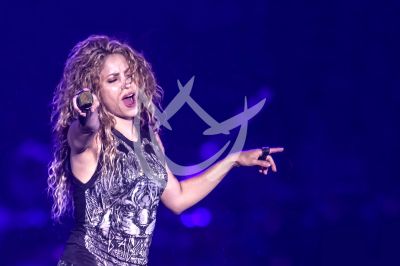 Shakira se pone de Dorado en el Estadio Azteca