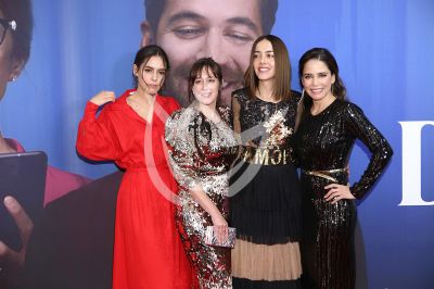Camila, Mariana, Cecilia y Ana con Perfectos Desconocidos