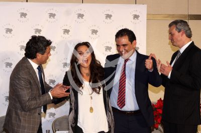 Kate del Castillo vuelve a México con mariachi ¡y tequila!