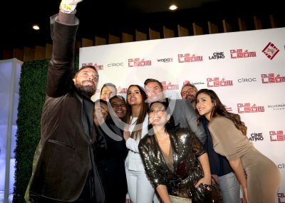 Julián Gil y Qué León elenco ¡selfies!