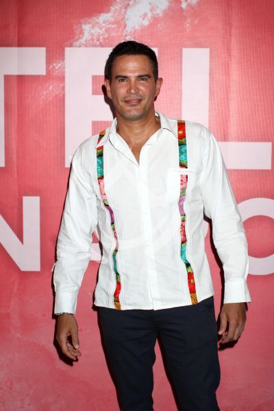 Julio Camejo con Estelas del Narco