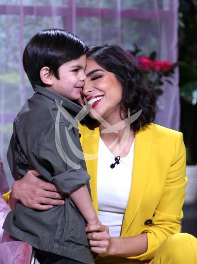 Alejandra Espinoza e hijo Matteo