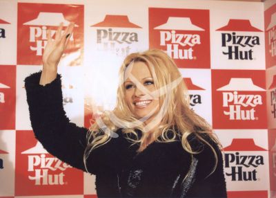Pamela Anderson, 1998