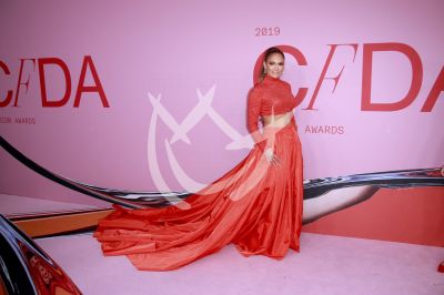 Jennifer Lopez es ícono de la moda