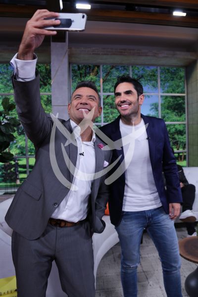 ¡Selfie con Héctor Sandarti!