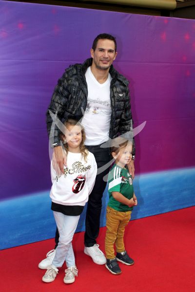 Julio Camejo e hijos On Ice