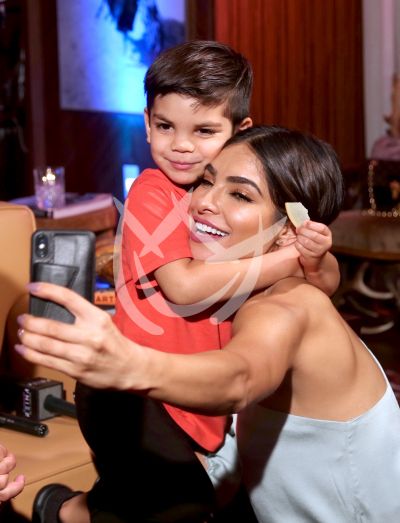 Alejandra Espinoza e hijo Matteo selfies