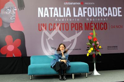 Natalia Lafourcade hace Un Canto Por México