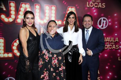 Bibi, María, Michelle y Juan a La Jaula De Las Locas