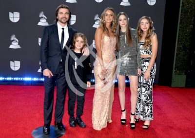 Juanes y familia en Latin Grammy 2019