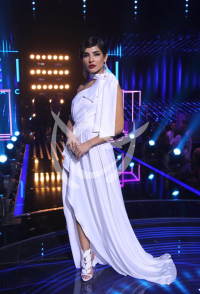 Alejandra Espinoza en Reina de la Canción semifinal