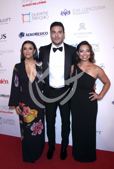 Eva Longoria y Carlos Rivera en la Global Gift Gala