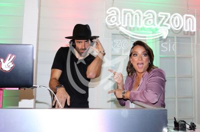 Adamari López y Toni Costa con Amazon