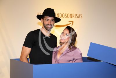 Adamari López y Toni Costa con Amazon