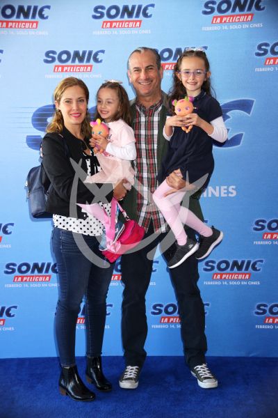 Patricio Cabezut y familia con Sonic