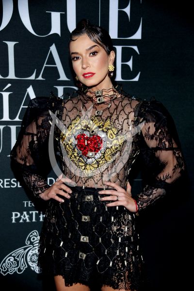 Laura G celebra Día de Muertos con Vogue