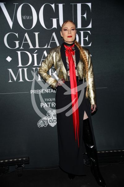 Daniela Magún celebra Día de Muertos con Vogue