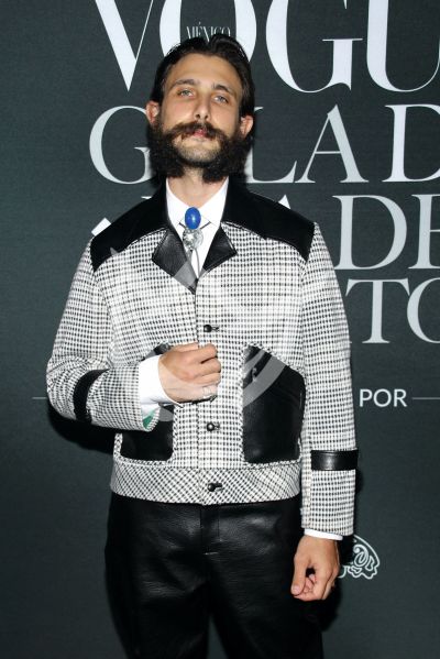 Emiliano Zurita celebra Día de Muertos con Vogue