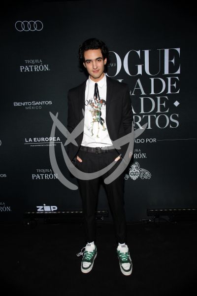 Sebastián Poza celebra Día de Muertos con Vogue