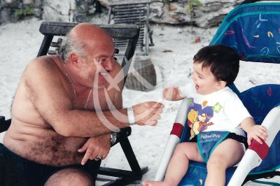 Oscar Cadena e hijo, 1999