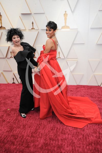 Ariana DeBose y Rita Moreno en los Oscars