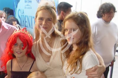 Nailea Norvind con hijas Tessa y Naian