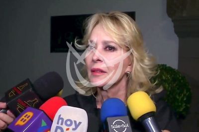 Margarita Gralia y Mónika despiden a Manuel Ojeda