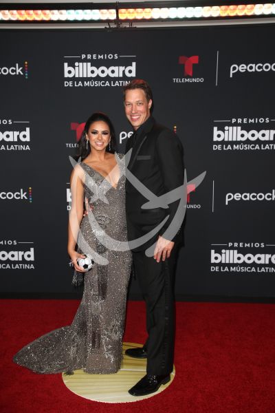 Ana Jurka y esposo en Latin Billboard