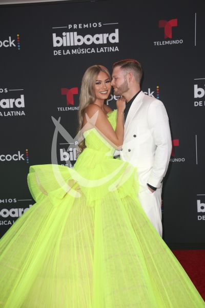 Andrea Meza y novio en Latin Billboard
