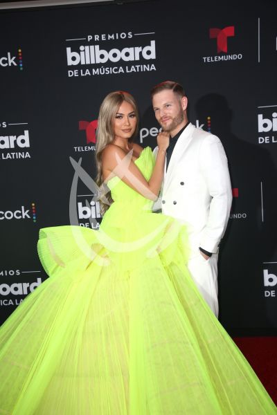 Andrea Meza y novio en Latin Billboard