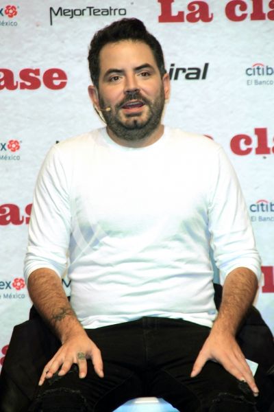 José Eduardo Derbez da La Clase