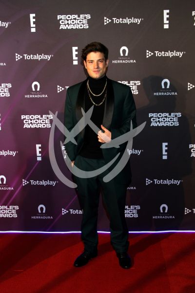 Nicolás Haza en los People's Choice Awards