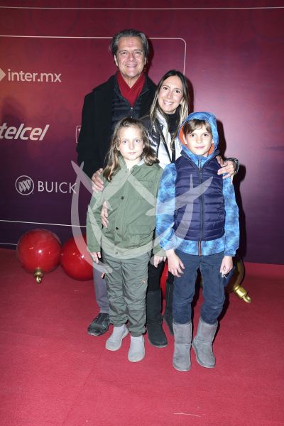 Ariel López Padilla y familia en Navidalia