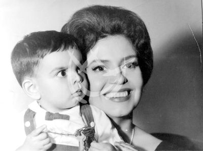 Eugenio con mamá Silvia Derbez
