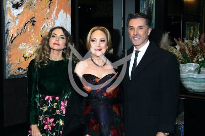 Issabella Camil y Sergio Mayer con Jacqueline Andere