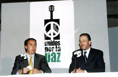 Emilio Azcárraga Jean y Ricardo Salinas Pliego, 2001