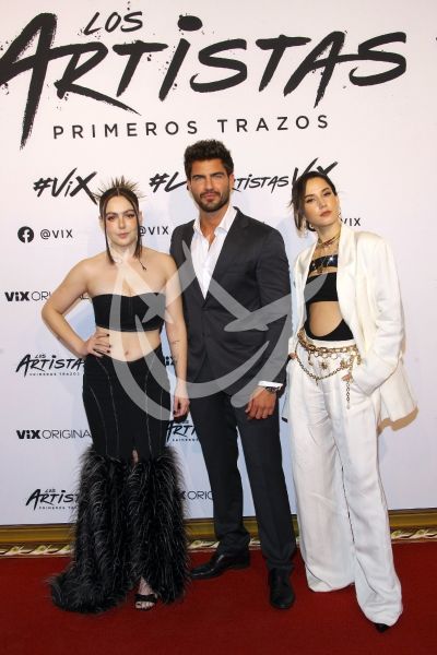 Regina Pavón, Maxi Iglesias y Ximena Romo