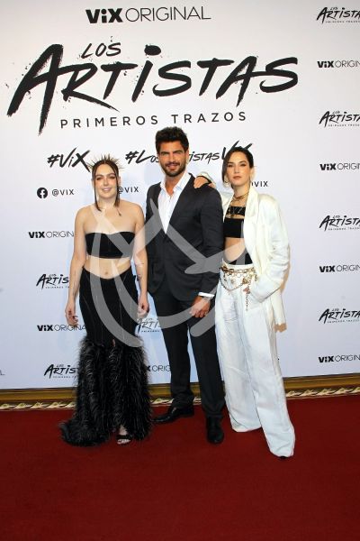 Regina Pavón, Maxi Iglesias y Ximena Romo