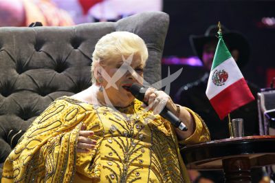 Paquita la del Barrio, Gilberto y Emir cantan ¡viva México!