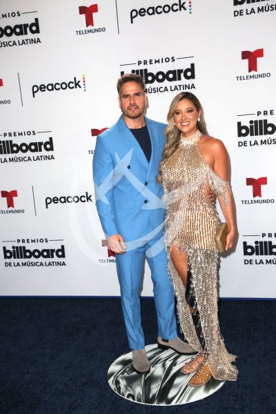 Daniel Arenas y Daniela Álvarez en Latin Billboard