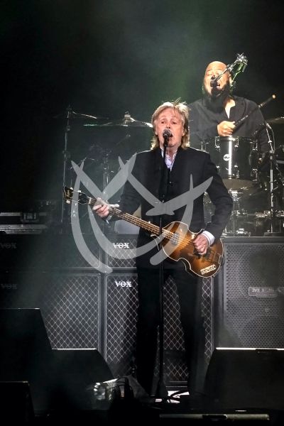 Paul McCartney consiente a sus fans mexicanos