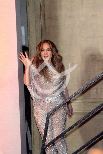 Jennifer Lopez con Atlas