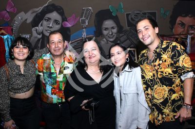 Familia de Carmen Salinas en Aventurera
