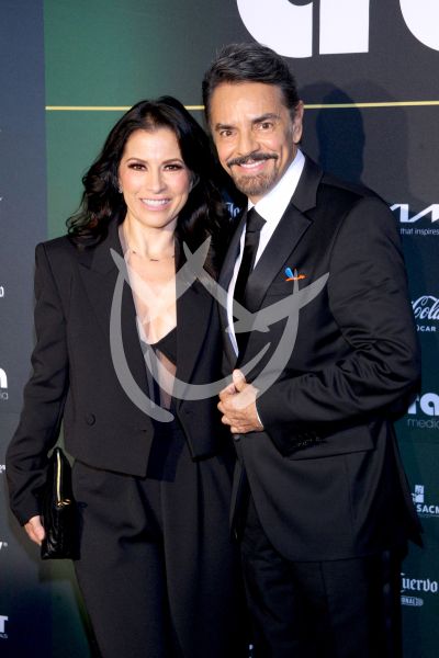 Eugenio Derbez y Alessandra Rosaldo en Premios Aura