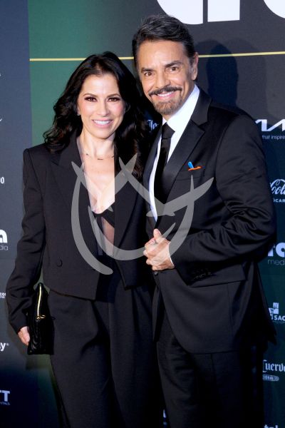 Eugenio Derbez y Alessandra Rosaldo en Premios Aura