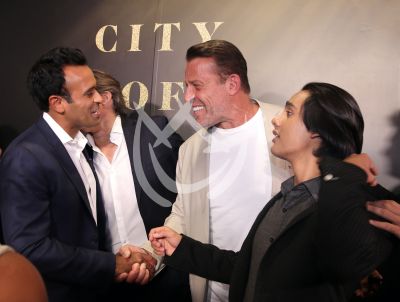 Vivek Ramaswamy y Tony Robbins con City of Dreams