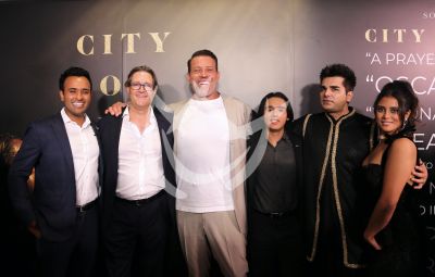 Vivek Ramaswamy y Tony Robbins con City of Dreams